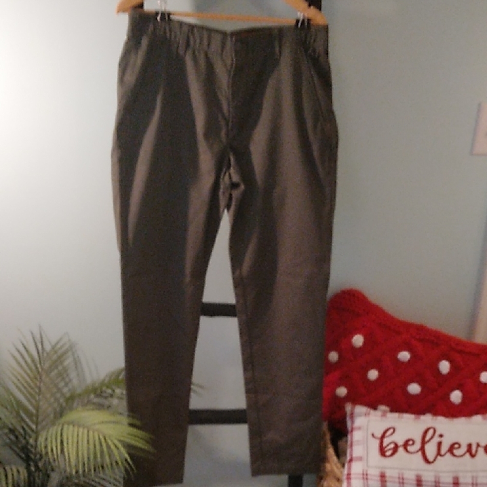 Men's Under Armour Taper Pants Nwt